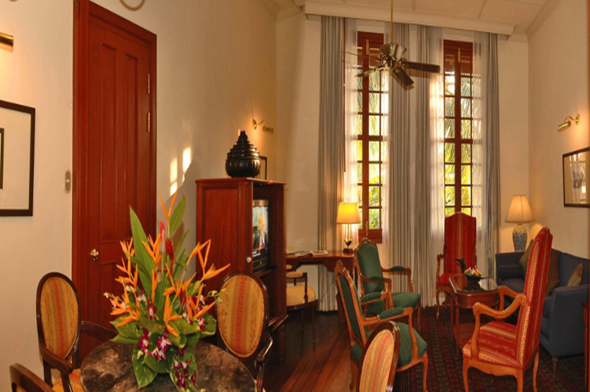 Settha Palace Hotel Вьентьян Экстерьер фото